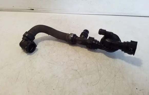 Engine coolant pipe/hose