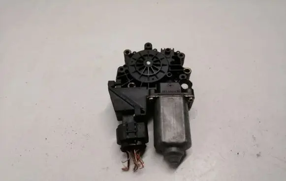 Audi A6 S6 C4 4A Front door window regulator motor 101144114