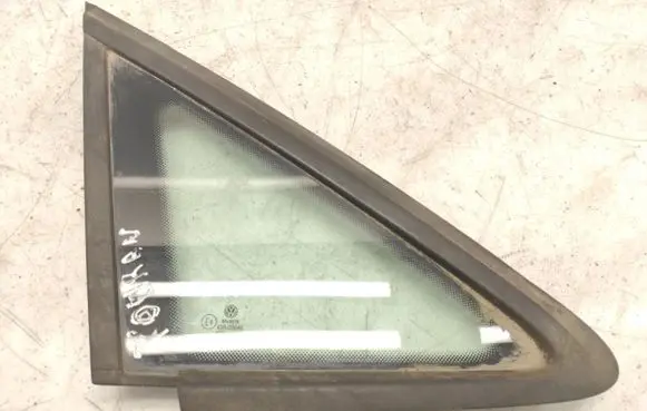 Volkswagen Touran I Front triangle window/glass 43R00048 AS2 M68