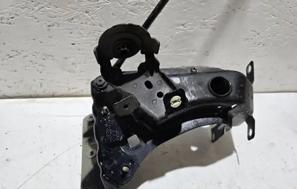 Porsche Cayenne (9Y0 9Y3) Fender mounting bracket 9y0821138a