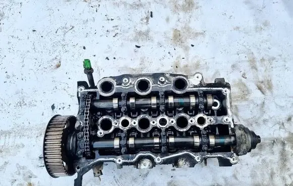 Land Rover Range Rover Sport L320 Engine head 4R8Q6C064AF 4R8Q-6C064-AF