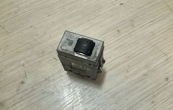 Ford Kuga I Seat heating switch 8V4T19K314AB