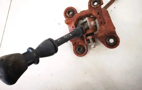 Mitsubishi Carisma Gear shifter/selector MR196673