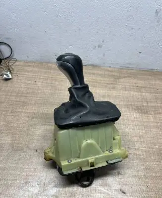 Mercedes-Benz C W204 Gear shifter/selector A2042677524 154101294