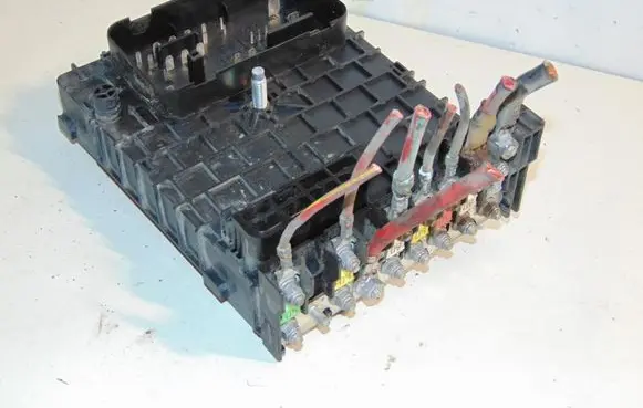 Volkswagen PASSAT B6 Fuse module 3C0937125