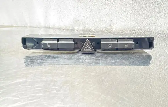 Opel Zafira B Hazard light switch 13100109