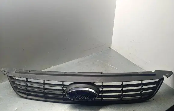 Ford Focus Front grill 8m518200af