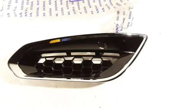 Volvo S60 Front bumper lower grill 31347030 31383525