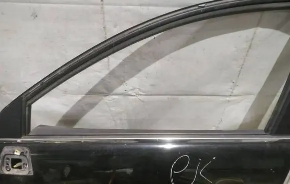 Chevrolet Captiva Front door glass trim molding 