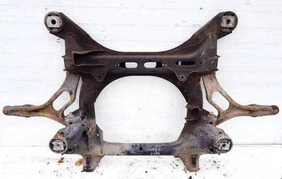 Volkswagen Touareg I Front subframe
