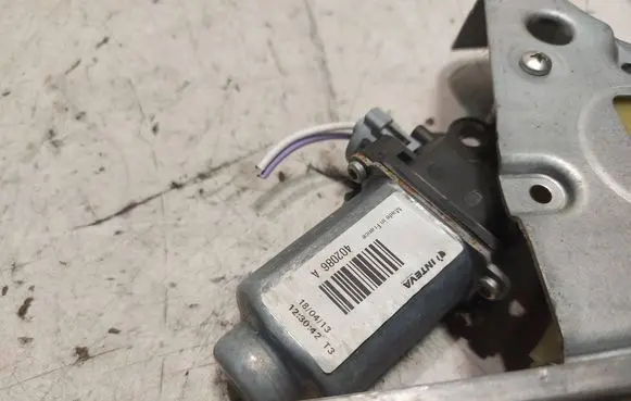 Mercedes-Benz Citan W415 Front door window regulator with motor