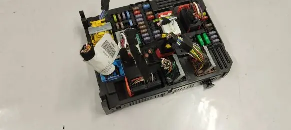 Opel Grandland X Fuse module 9819855580