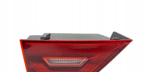 Jaguar E-Pace Tailgate rear/tail lights
