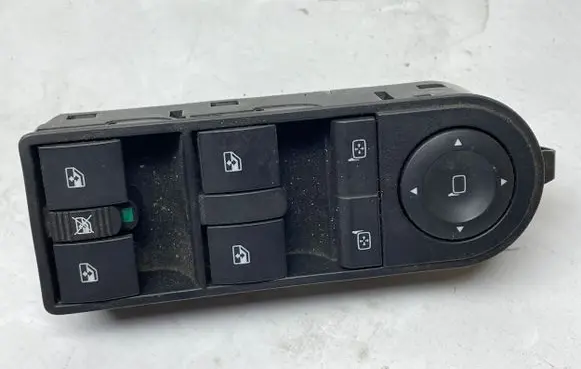Opel Zafira B Electric window control switch 13228699