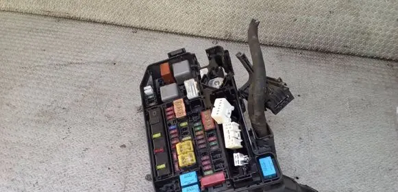 Toyota Prius (XW30) Fuse module 7352XA1