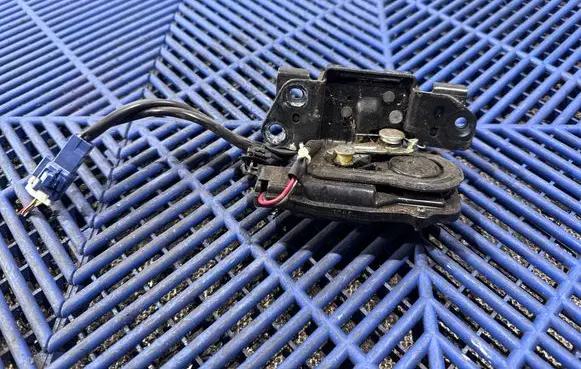 Toyota Prius (XW20) Loading door lock 