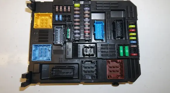 Peugeot 2008 II Central body control module 9846483980