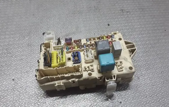 Toyota Corolla Verso AR10 Fuse module 06082111125203