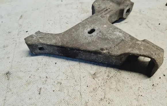 Opel Vivaro Gearbox mounting bracket 244834609R 93450725