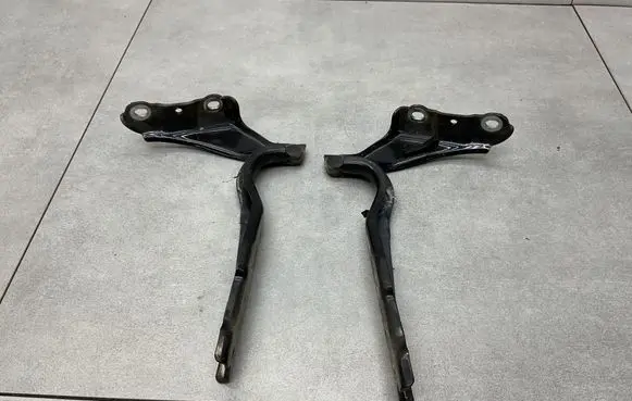 Skoda Rapid (NH) Engine bonnet/hood hinges 5JA823301A 5JA823302A