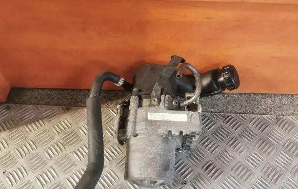 Peugeot 508 Power steering pump 9675277380