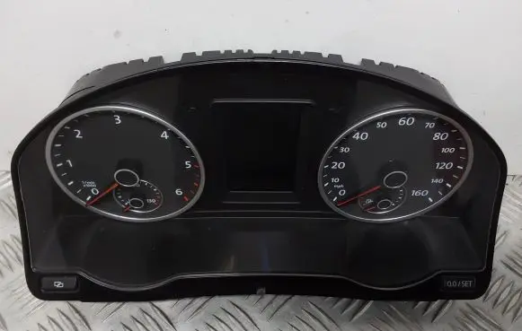 Volkswagen Tiguan Speedometer (instrument cluster) 5N0920971E
