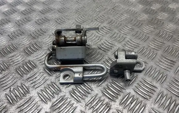 Volkswagen Golf V Front door hinge set 