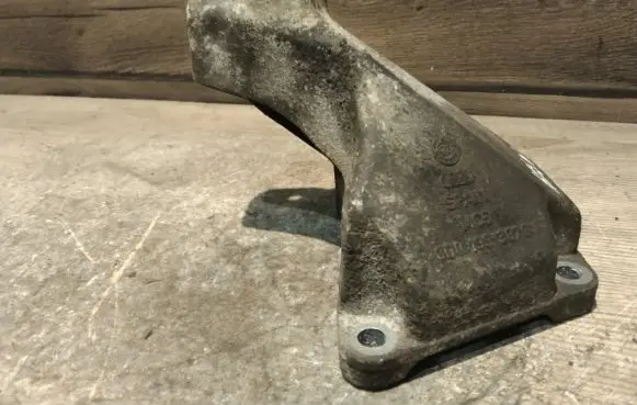 Audi A6 S6 C5 4B Engine mounting bracket 8D0199307C