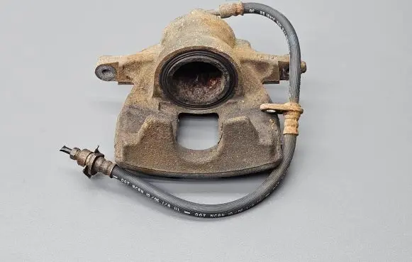 Honda CR-V Front brake caliper Y04264