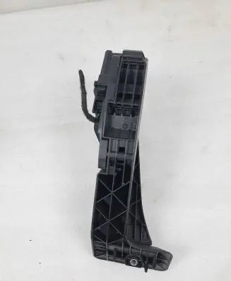 BMW 1 E81 E87 Accelerator throttle pedal 6770935