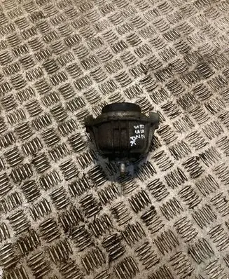 Engine mount bracket