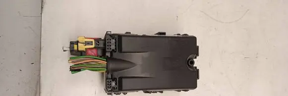 Peugeot 308 Fuse module 9806192580 089Z6T9086