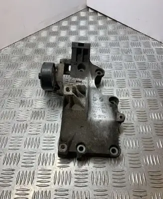 Audi A3 S3 A3 Sportback 8P Power steering pump mounting bracket 030903143A