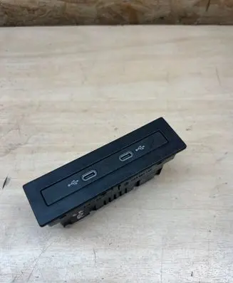 Volkswagen PASSAT B8 USB socket connector 5NA035736