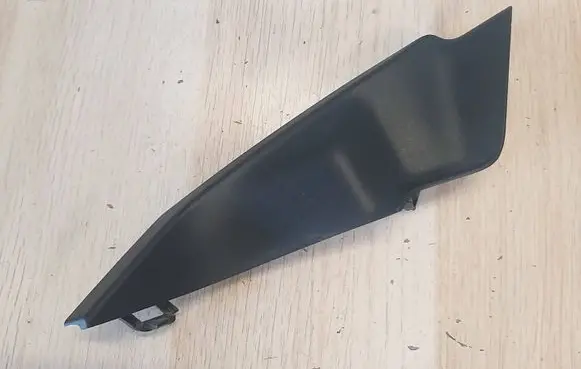 Suzuki Swift III Wiper trim 52R0