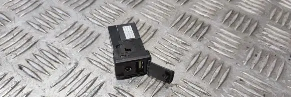 Toyota Prius+ (ZVW40) USB socket connector 8619042040