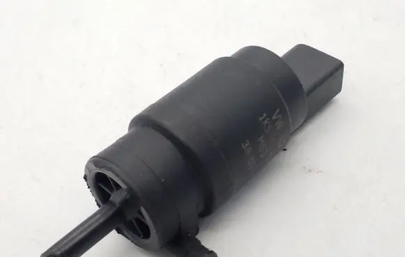 Volkswagen PASSAT CC Windscreen/windshield washer pump 1K5955651