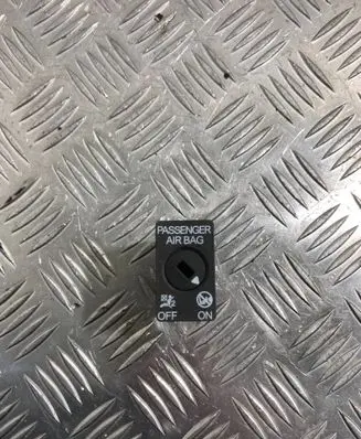 Passenger airbag on/off switch
