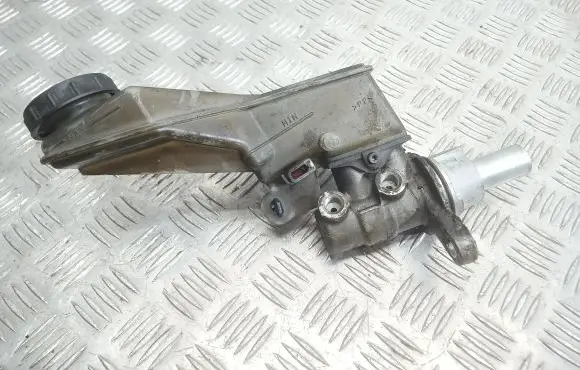 Nissan Qashqai+2 Master brake cylinder