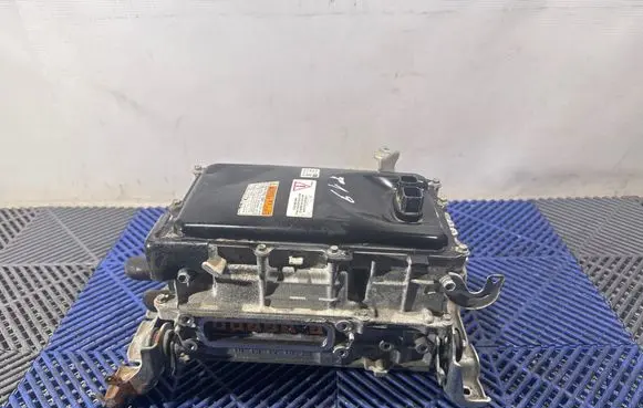Voltage converter inverter