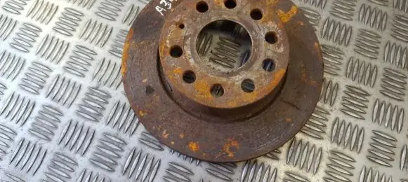Volkswagen Golf V Rear brake disc