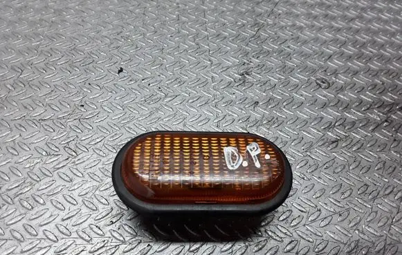 Opel Vivaro Front fender indicator light 7700847333