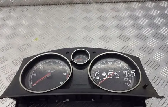 Opel Zafira B Speedometer (instrument cluster) 13172012