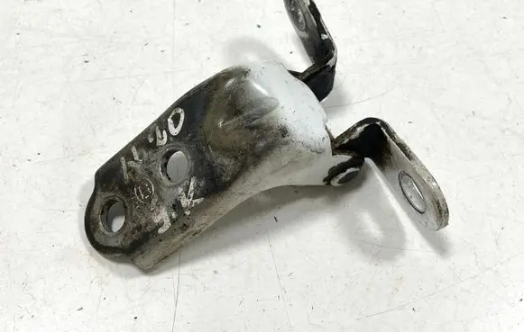Hyundai ix20 Rear door lower hinge I120075