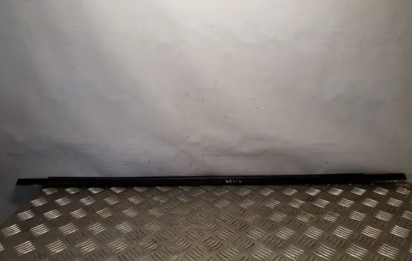Volkswagen Sharan Rubber seal rear door window/glass 