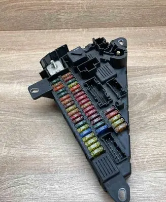 BMW 5 E60 E61 Fuse module 9138830 USED