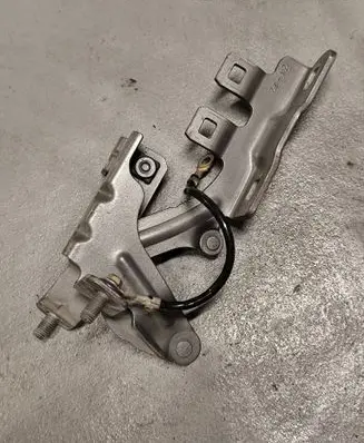 BMW 6 F12 F13 Tailgate/trunk/boot hinge 7228173