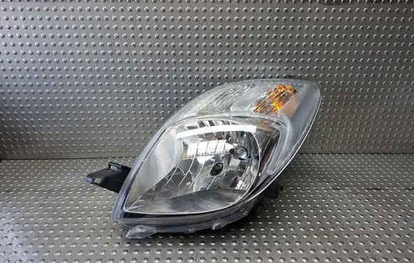 Toyota Yaris Headlight/headlamp