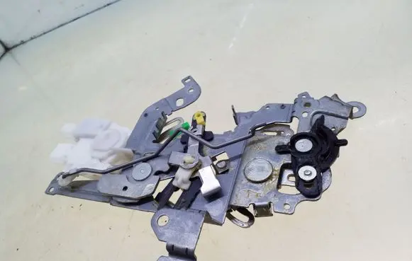 Mazda 5 Sliding door lock 