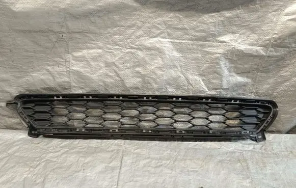Hyundai i30 Front bumper lower grill 86561-G4DA0